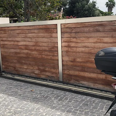 4 Couchages, Climatisé A 150m De La Route Des Sanguinaires, Parking Privé * Ajaccio (Corsica)