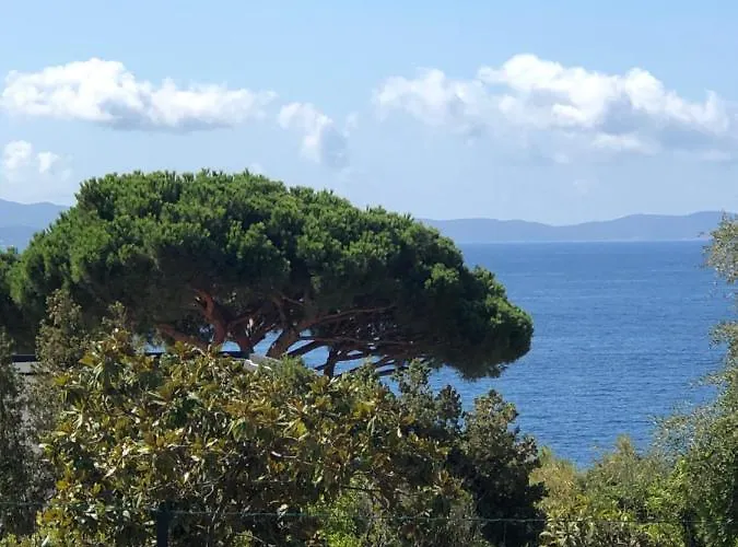 4 Couchages, Climatisé A 150m De La Route Des Sanguinaires, Parking Privé Ajaccio (Corsica)