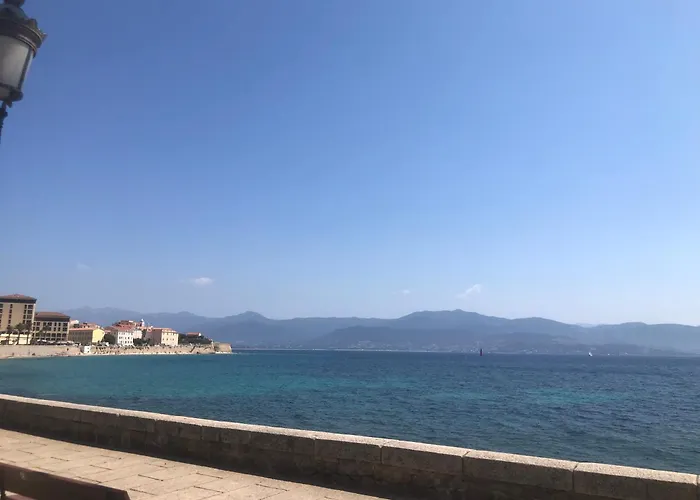 4 Couchages, Climatisé A 150m De La Route Des Sanguinaires, Parking Privé Appartement Ajaccio (Corsica)